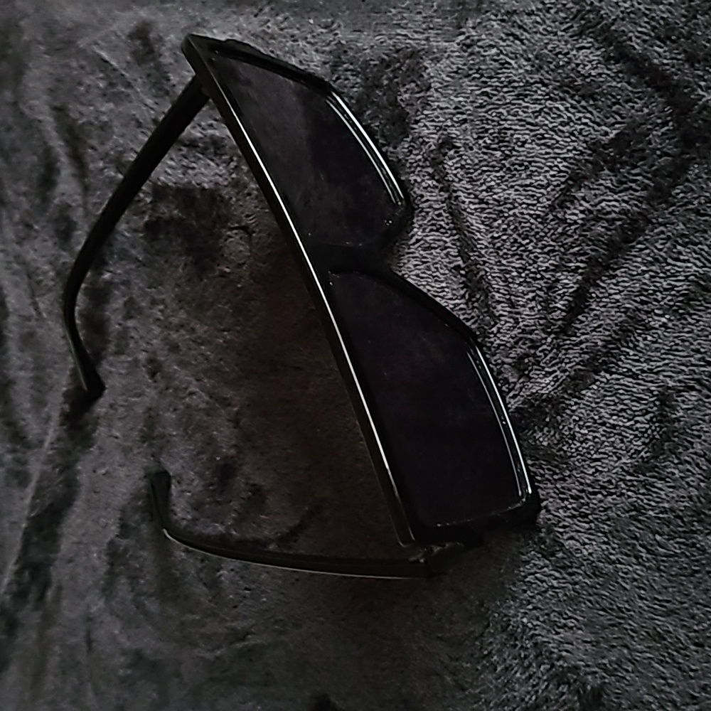 Oversized Square Sunglasses - Picture 2 of 4